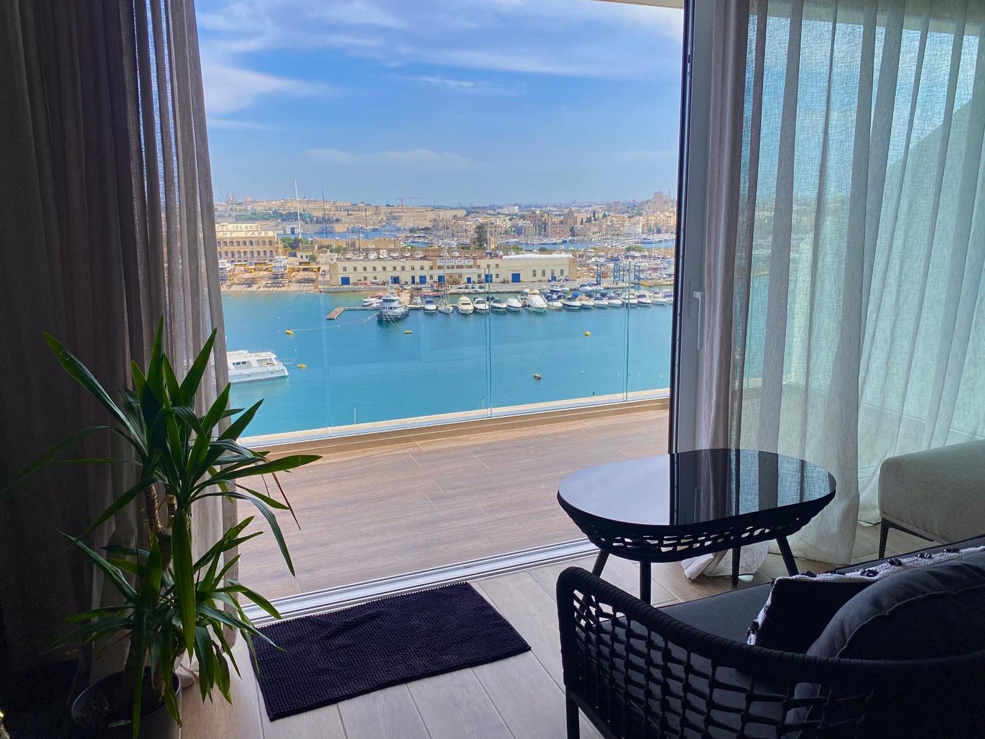 Sea View 2 Bedroom Apartment Sliema